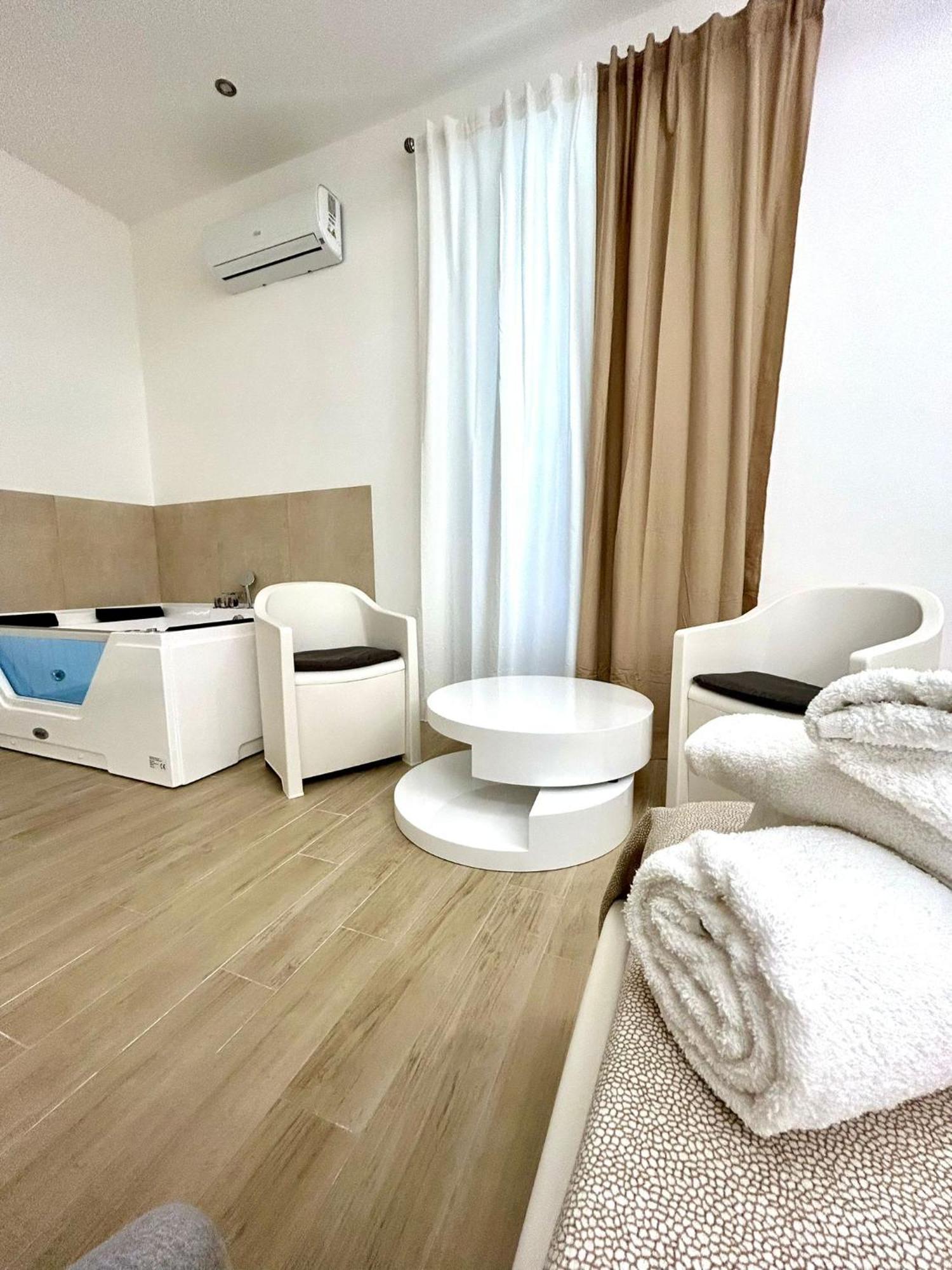 Bed E Suite Domar บรินดิซิ ภายนอก รูปภาพ